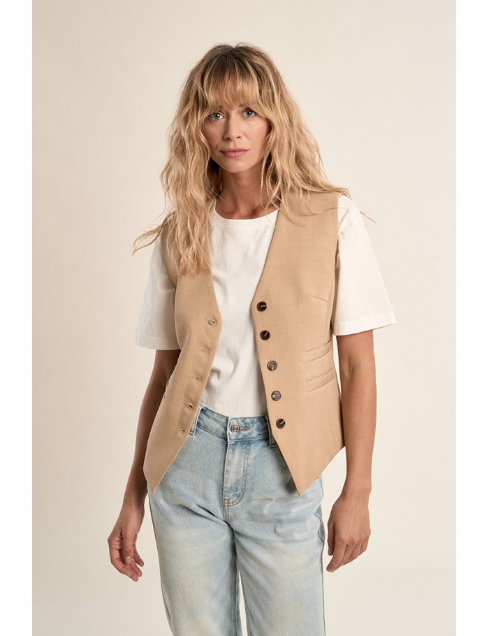 Short, fitted blazer