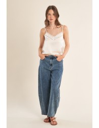 Top de mujer lencero, detalle en el escote.