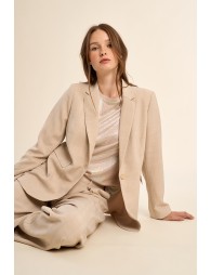 Blazer de mujer de manga larga, cuello y solapa.