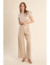 Pantalón de mujer largo, detalle pinzas.