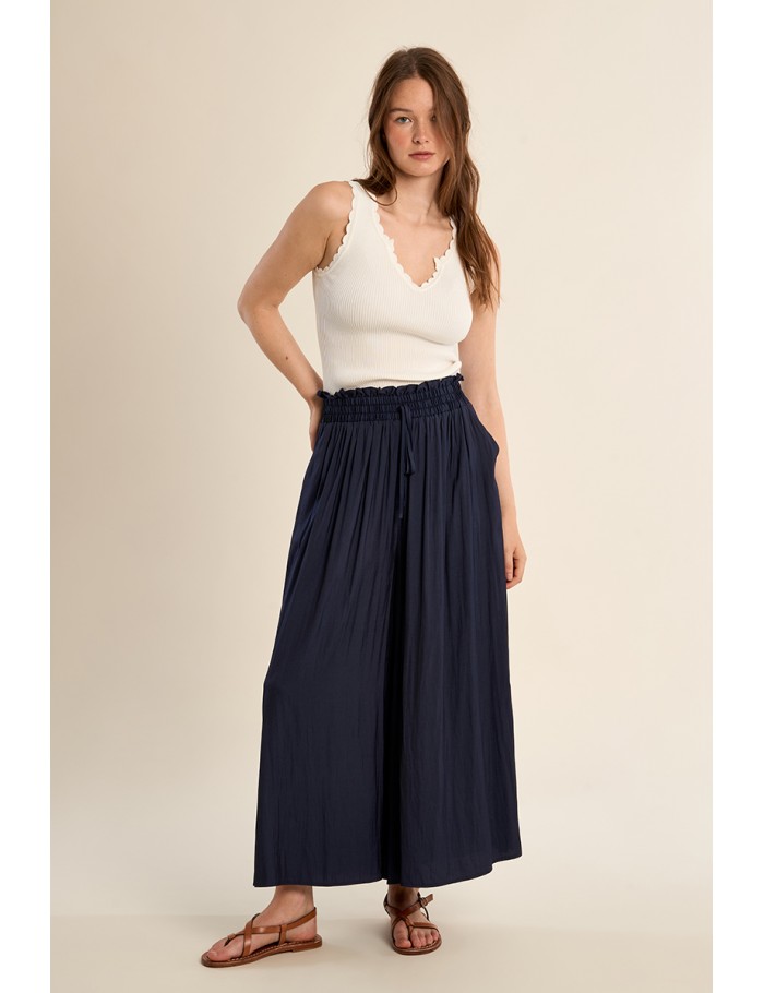 Pantalón de mujer tobillero, perneras anchas.