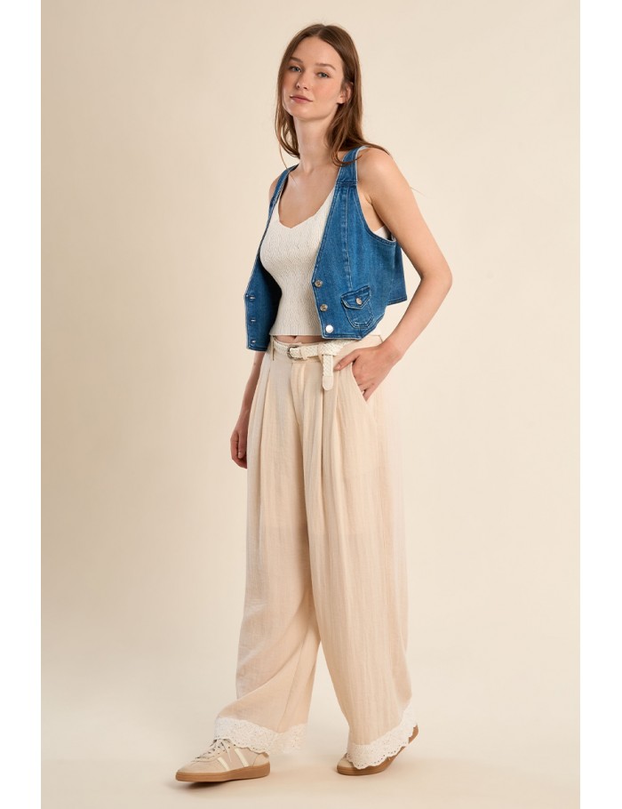 Pantalón de mujer largo, vaporoso, detalle encaje.