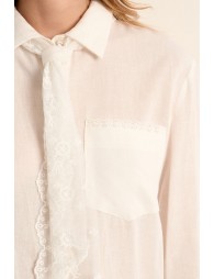 Chemise blanche avec cravate en dentelle