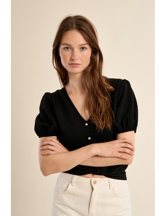 Top de mujer de manga corta, con lazada.