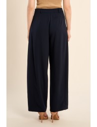 Pantalón de mujer largo, detalle pinzas.