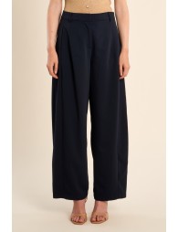 Pantalón de mujer largo, detalle pinzas.