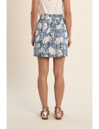 Falda corta, plisada, con estampado.