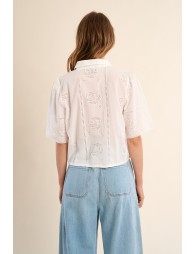 Chemise en coton, broderies ajourées