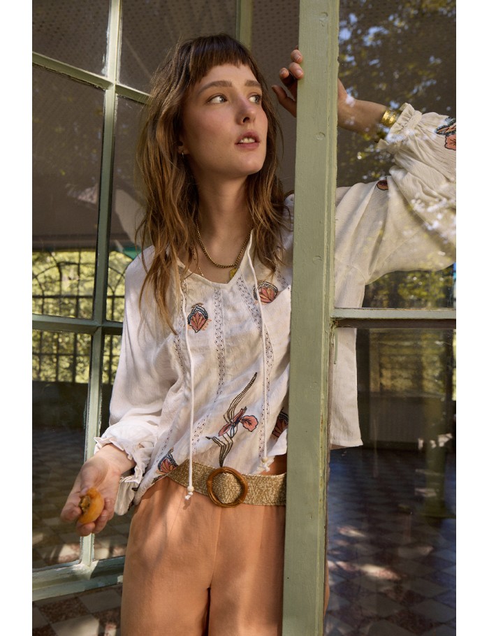 Blouse à broderie florale, col à nouer