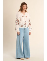 Blouse à broderie florale, col à nouer