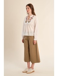 Floral embroidery blouse