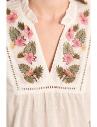 Blusa de mujer de manga larga, con flores bordadas.