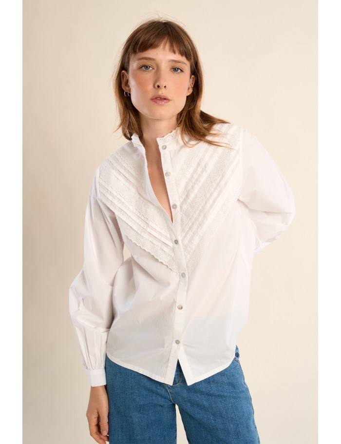 Camisa de mujer de manga larga, detalle volante.