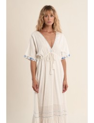 Longue robe en coton, avec broderies