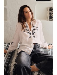 Camisa de mujer de manga larga, flores bordadas.