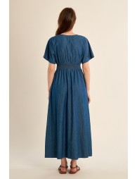 Vestido largo, de manga corta, efecto vaquero.