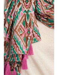 Pañuelo de mujer con estampado y borlas.