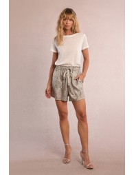 "Flowing shorts, leopard print, satin effect"