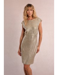 Vestido de manga corta, en tejido metalizado.