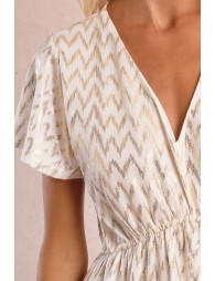 Vestido largo, de manga corta, con estampado.