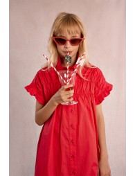 Vestido de niña corto, camisero, con pliegues.