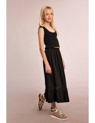 Falda de niña larga, con volantes y detalle bordado.