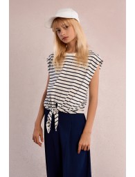 Camiseta de niña de manga sisa, estampado rayas.