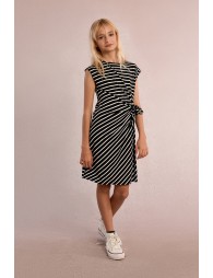 Vestido de niña de manga corta, con estampado y lazada.