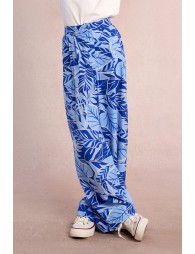 Pantalón de niña largo, con pliegues y estampado.