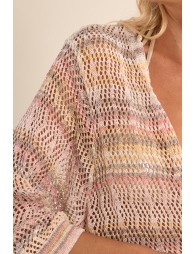 Chaqueta de mujer larga, en tejido brillante, con flecos y estampado.