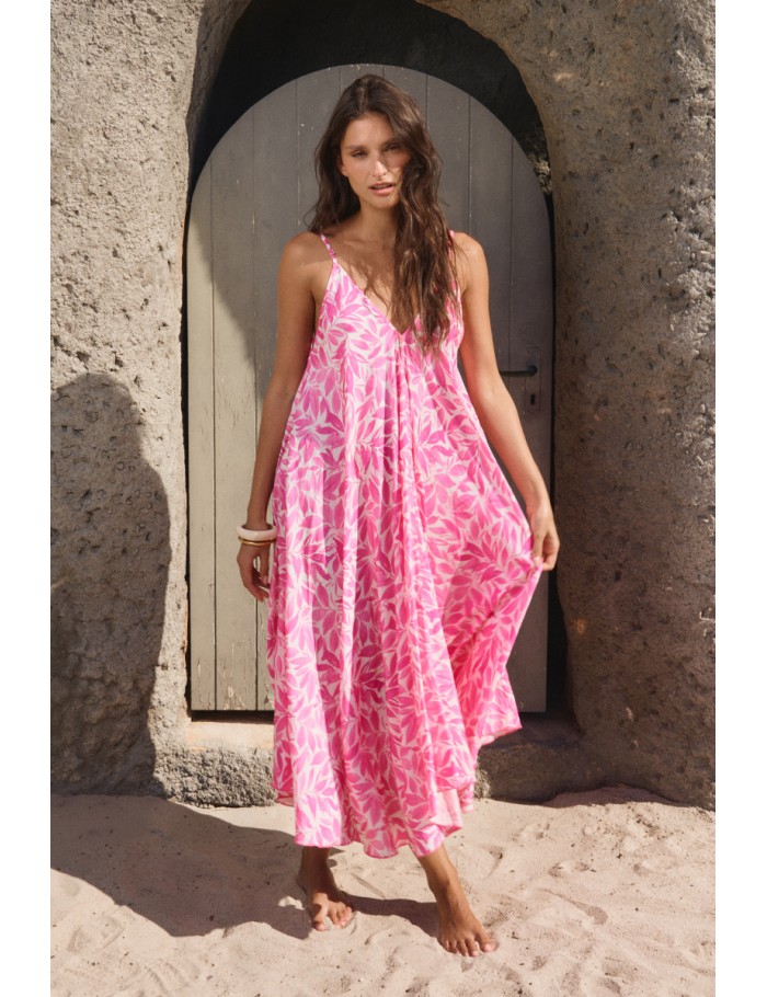 Vestido largo, de tirantes finos, con estampado.