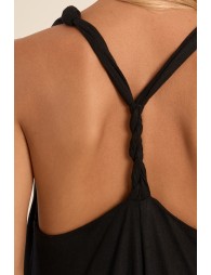 Vestido largo, de manga sisa, espalda descubierta.