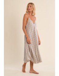 Vestido largo, de tirantes finos, con estampado.
