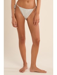 Braguita de bikini, en tejido brillante, con lazada.
