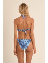 Top de bikini tipo halter, con estampado.