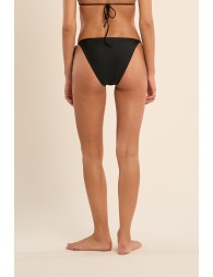 "Bas de maillot de bain, détail fleur"