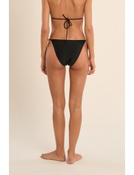 Braguita de bikini de tiro medio, detalle abalorios.