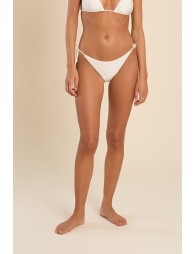 Braguita de bikini de tiro medio, detalle abalorios.