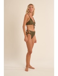 Top de bikini tipo bralette triangular, detalle lazada.
