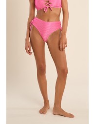 Braguita de bikini de tiro alto, detalle lazadas.