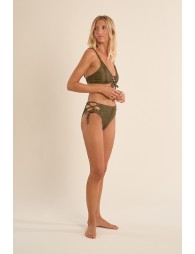 Braguita de bikini de tiro alto, detalle lazadas.