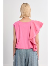 Camiseta de mujer de manga asimétrica, con volantes.