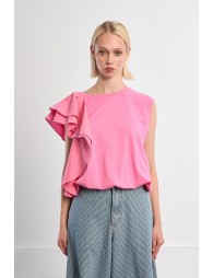 Camiseta de mujer de manga asimétrica, con volantes.