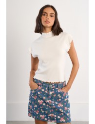 Jersey de mujer de manga corta mariposa, cuello alto.