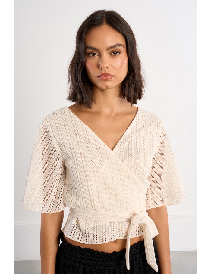 Top de mujer de manga corta, corte cruzado.