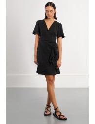 Vestido de manga corta, drapeado.