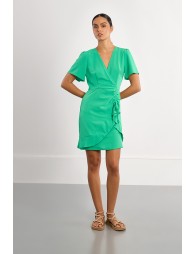 Vestido de manga corta, drapeado.