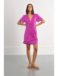 Vestido de manga corta, drapeado.