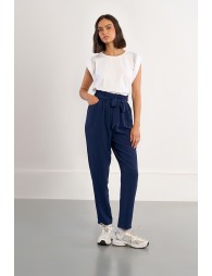 Pantalón de mujer tobillero, con lazada.