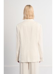 Blazer de mujer de manga larga, cuello y solapa.